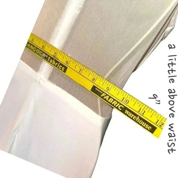 Glamorous Gown perfect for PROM - Picture 8 of 10